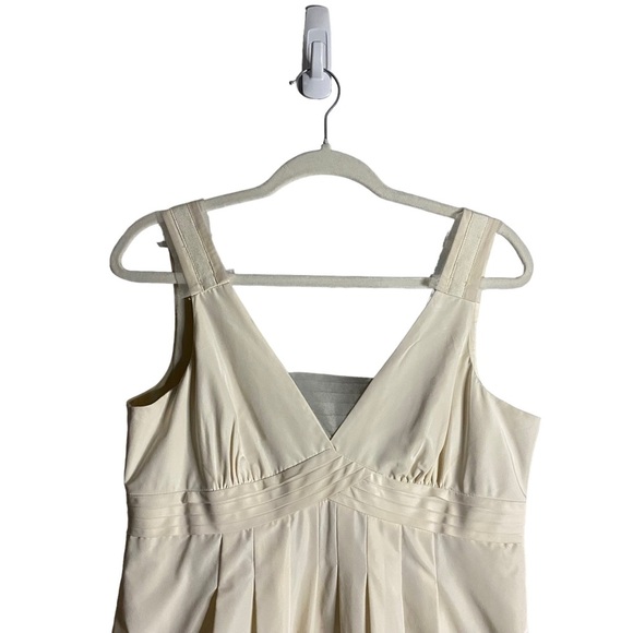 BCBGMAXAZRIA Women's Ivory Taffeta Woven Sleeveless V-Neck Ruffled Dress - Picture 3 of 13